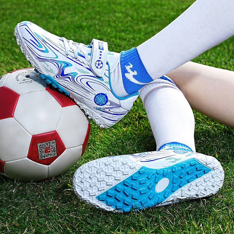 Wholesale Customized Children's Football Shoes Low Top Broken Nail Rotating Button Fashion Trend Leather Winter Outdoor Training