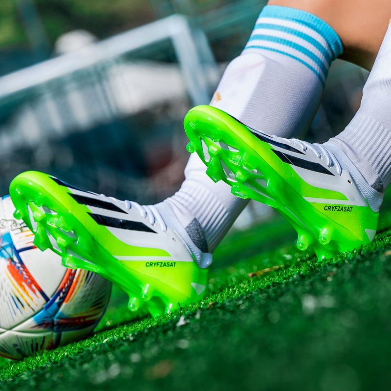 2024 Fashionable Logo Soccer Boots Custom Made Wholesale Football Shoes for Men and Women for Summer Winter Spring Football