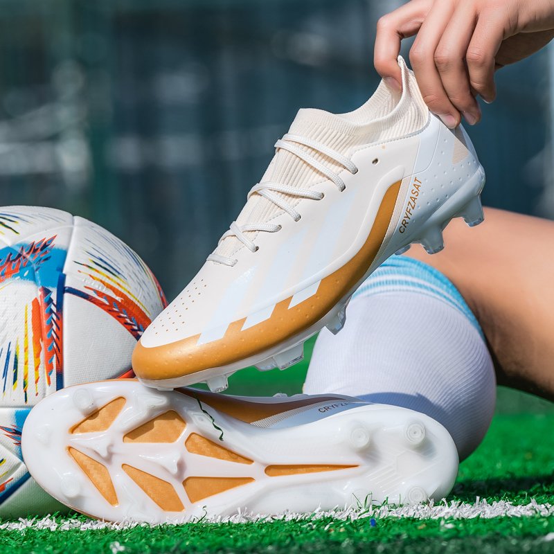 2024 Fashionable Logo Soccer Boots Custom Made Wholesale Football Shoes for Men and Women for Summer Winter Spring Football
