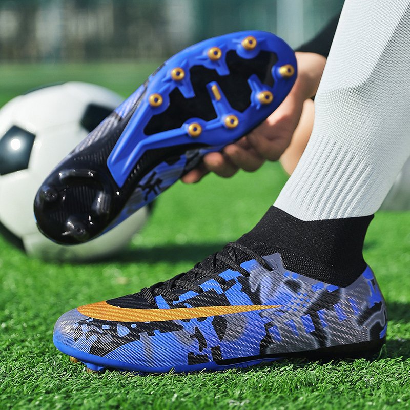 New Men Soccer Shoes High ankle Outdoor Training Soccer Boots Customized Simple Men Sneakers