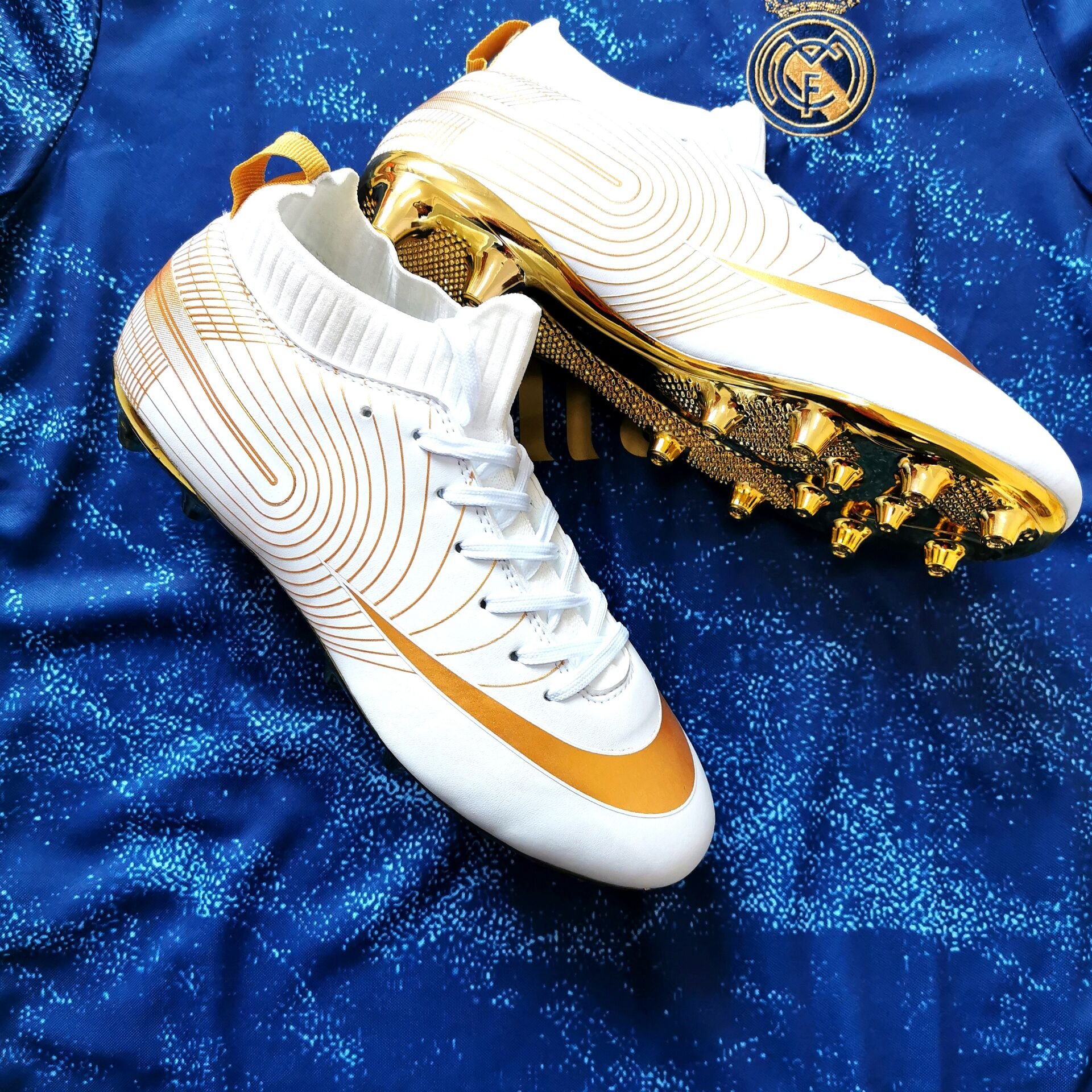Soccer Shoes Alta Calidad Breathable Bright And Vibrant Colors Casual Soccer Shoes Youth 1 Pair