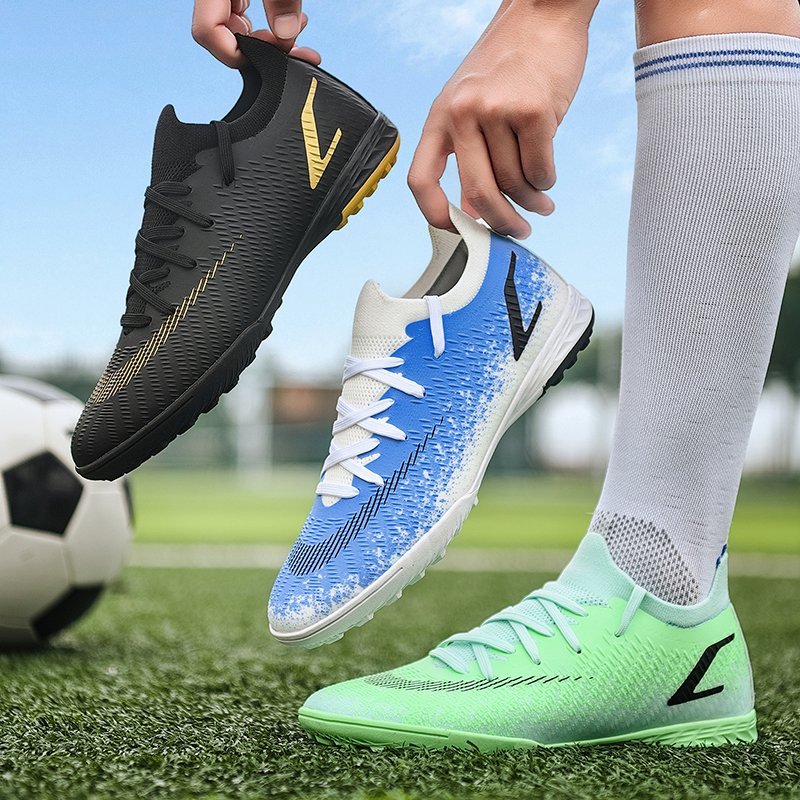Men's Soccer Boot with Gradient Printing Fine Particle Upper Low Cut TPU Sole-White and Black Wholesale Summer Season
