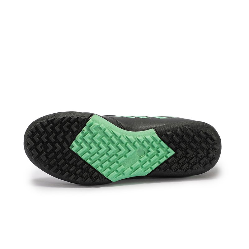 Soccer boots for boys and girls with broken nails lightweight breathable and non-slip training shoes