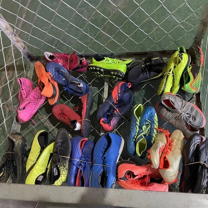 wholesale used men's soccer shoes Second hand shoes clean mix soccer used bale shoes Chinese brand