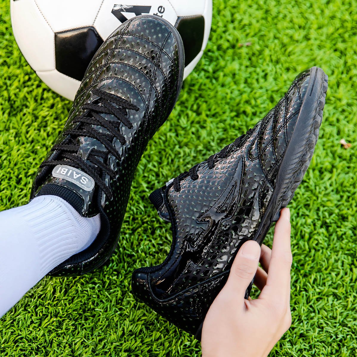 High Quality Low-top Broken Nail Football Shoes Luminous Men's Professional Soccer Shoes