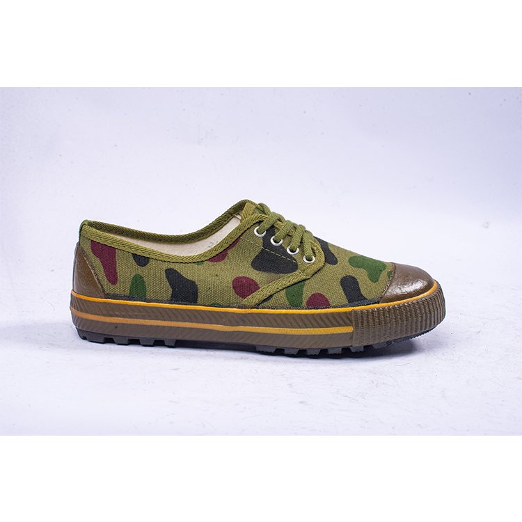 Comfortable Camouflage Cleats Football Boots 2022 Breathable Men Shoes With Popular Design