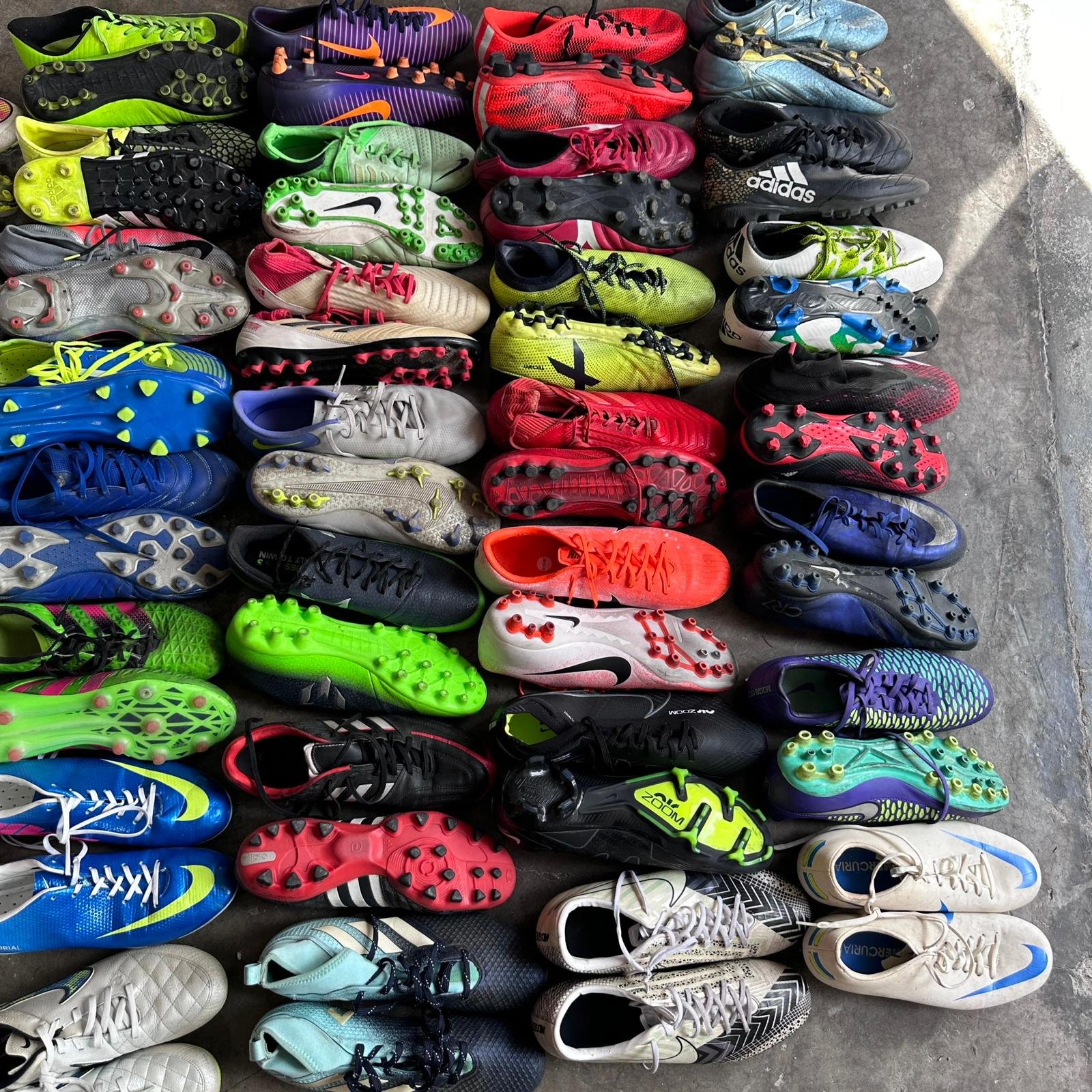 UK wholesale second hand used soccer football shoes boots bales