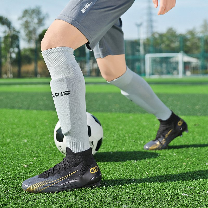 Professional OEM Stock Men's Women's Soccer Cleat Shoes Messi's Solid Anti-Slip Waterproof Match Football Summer Winter Use