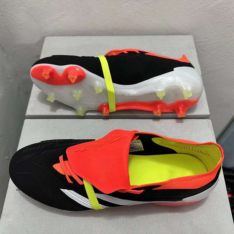 2024 New Arrival Rubber Soccer Boots For Mens Mesh Predator Football Boots Soccer Shoe Mesh Bulk Soccer Boots