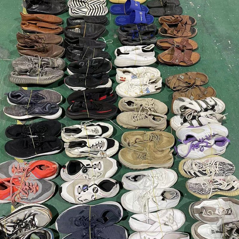 2024 New design original used men's football shoes second hand sport sneakers 2nd hand soccer shoes for men