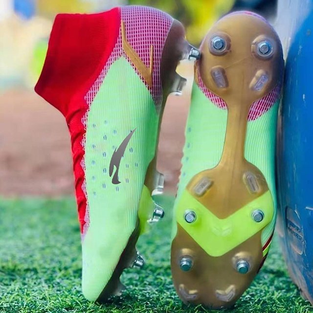 Fashionable Style High-top Football Shoes Men Soccer Boots Kid