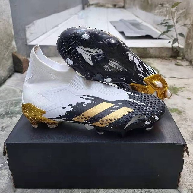 Fashionable Style High-top Football Shoes Men Soccer Boots Kid