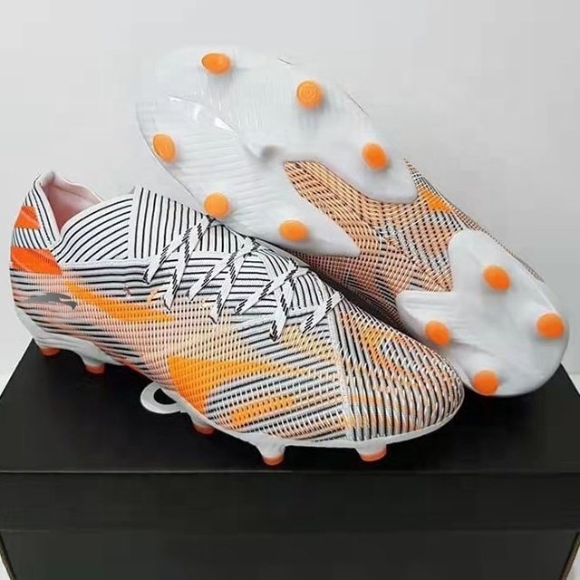 Men and women outdoor sport shoes for football original quality brand soccer shoes