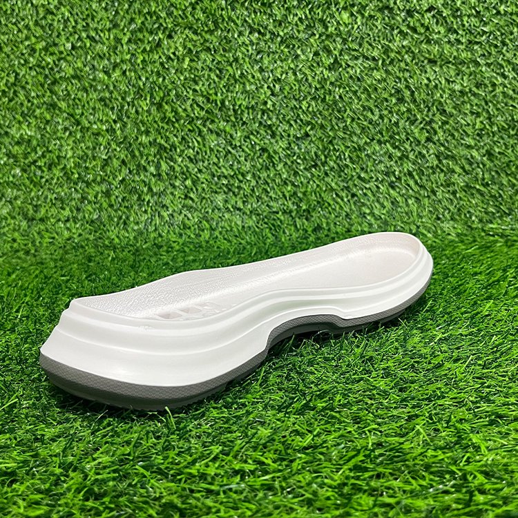 Factory Customized LOGO Ultra-Lightweight Two-Color Design Super Soft IP Casual Sole
