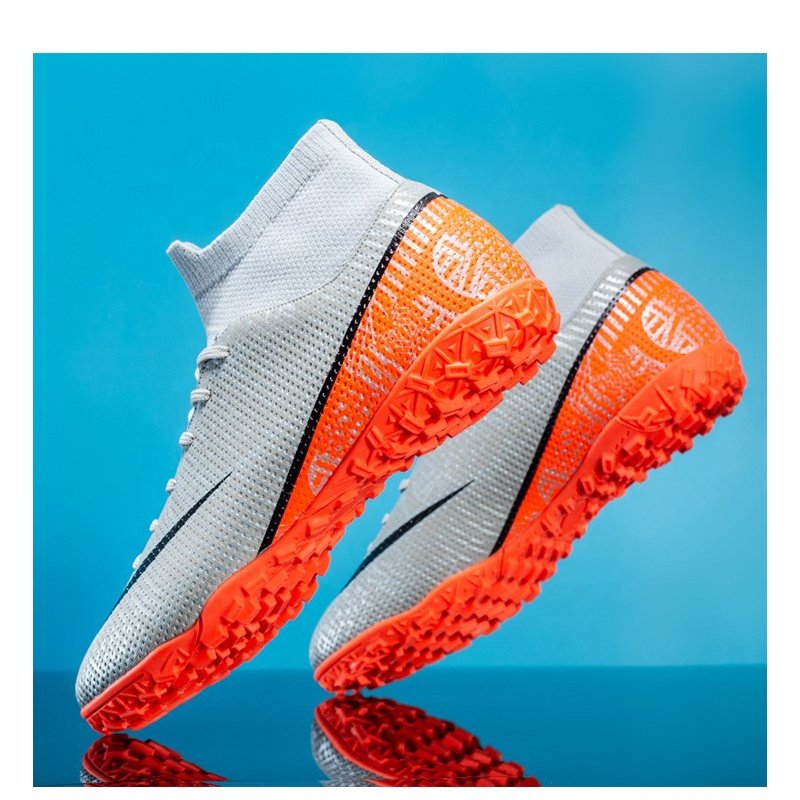 China Sports Kids Football Shoes from Size 28-45 Indoor Cleats Soccer Shoes with Genuine Leather Lining Manufactured for Boys