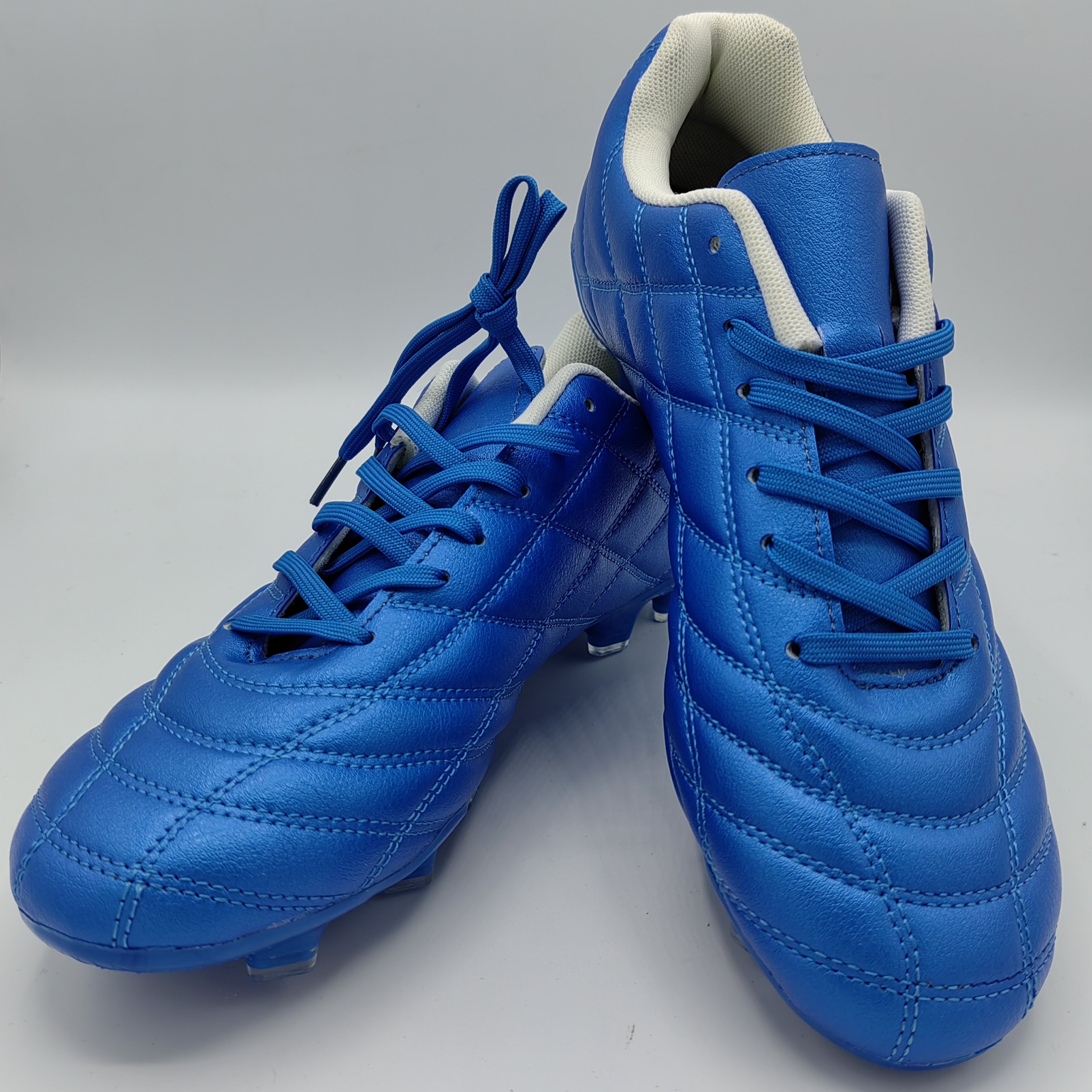 Customize Professional Soccer Shoes For Soccer Players At Factory Price