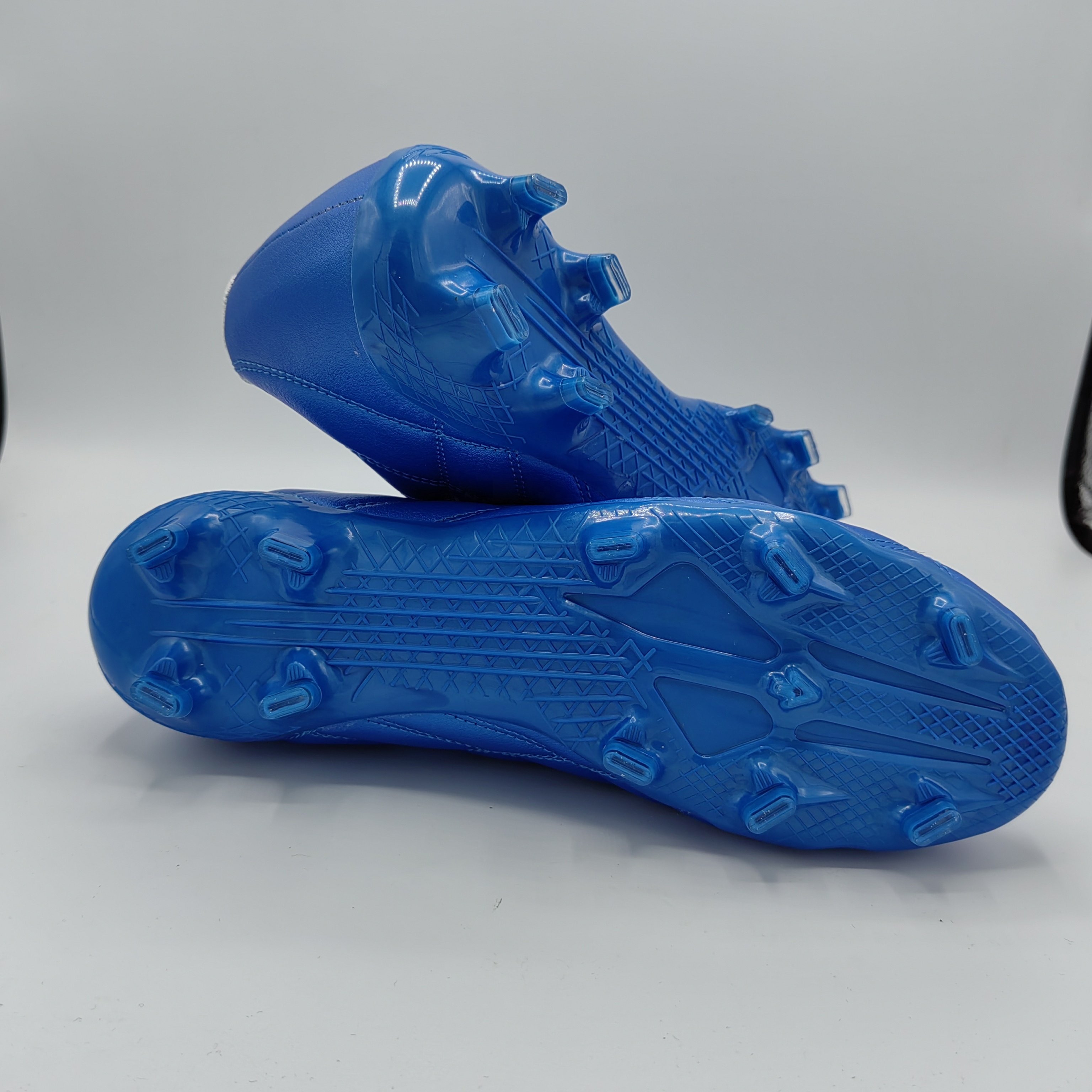 Customize Professional Soccer Shoes For Soccer Players At Factory Price