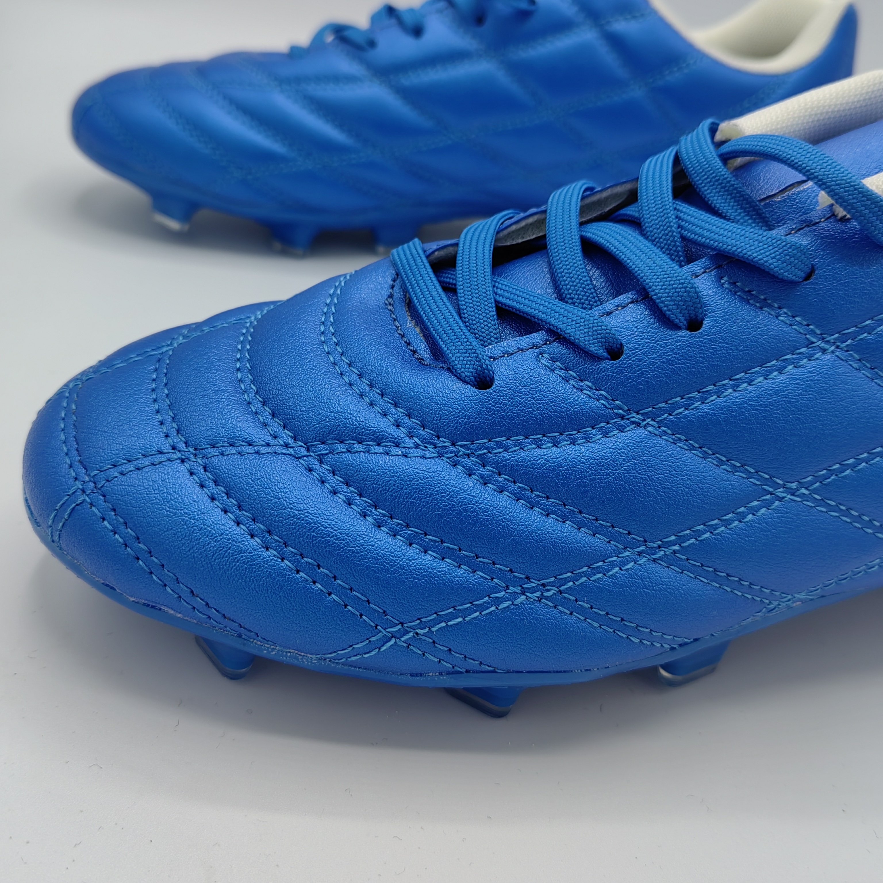 Customize Professional Soccer Shoes For Soccer Players At Factory Price