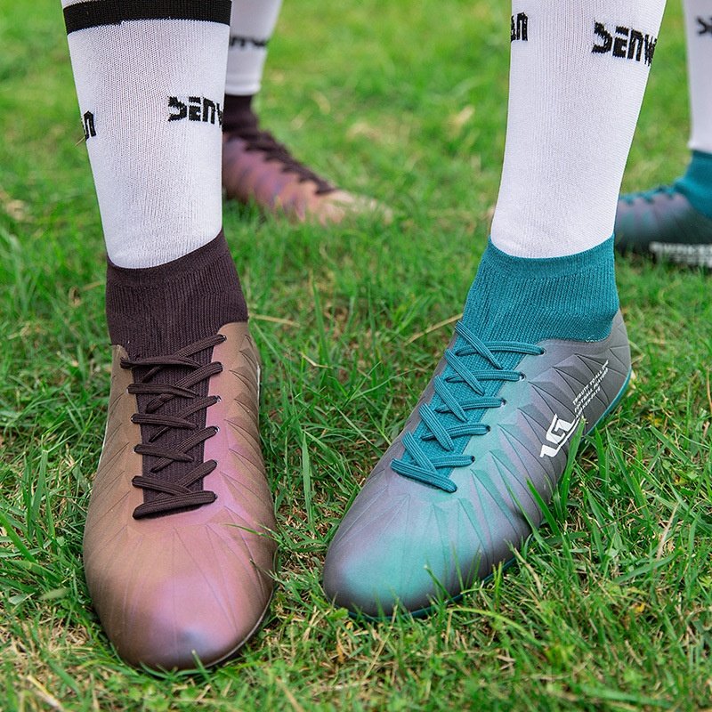 2024 High Quality Men's SG High Top Football Cleats Fashionable Spikes Sport Style Leather Soccer Shoes with PU Insole