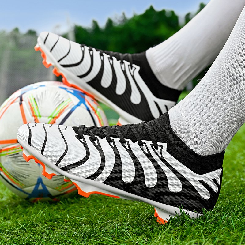 Low Cut Outdoor/Indoor Soccer Sport New Arrival Wholesale Hot Selling Fashion Futebol Match Running Man Women Football Shoes