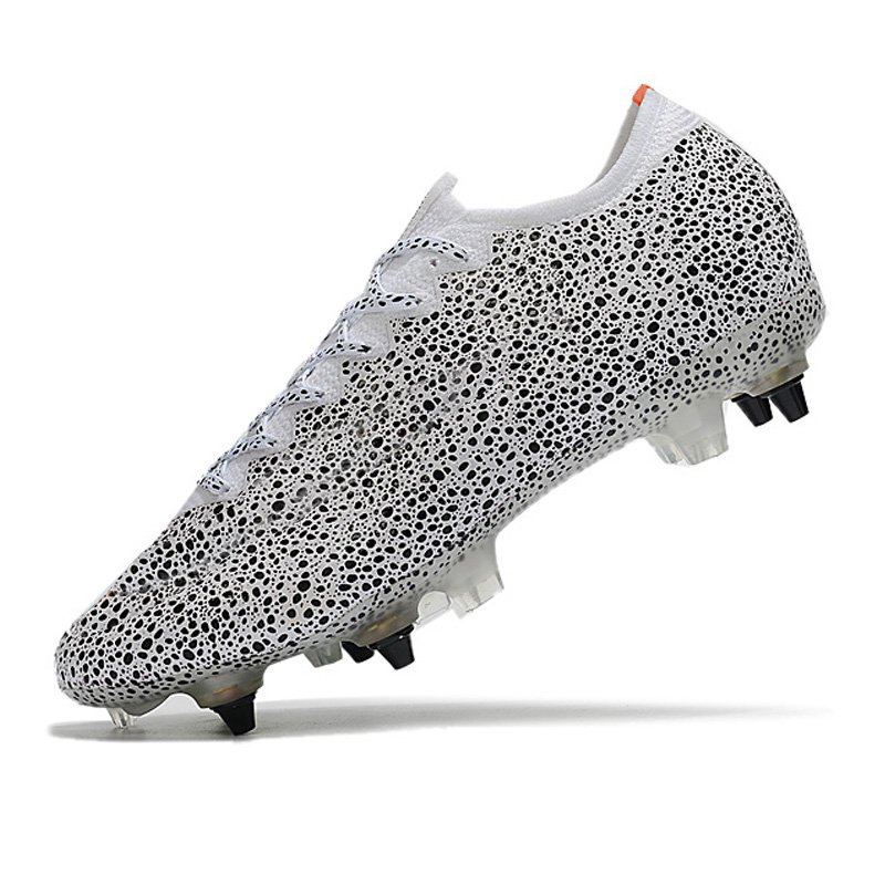 Breathable and durable SG football boot high quality Futsal football cleats for men size 39-45