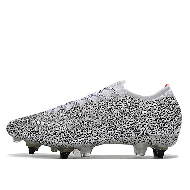 Breathable and durable SG football boot high quality Futsal football cleats for men size 39-45