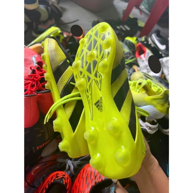 Bulk Sale Fairly Used Shoes /Used Football Soccer Cleats/ Ready to ship Original Football Shoes