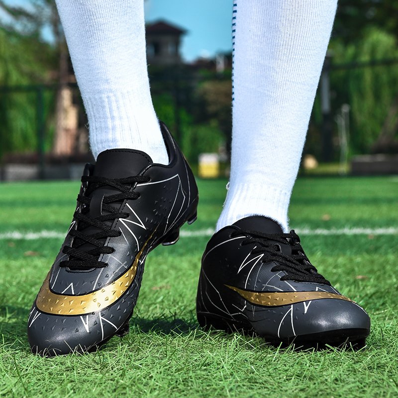 2024 Unisex Customized Soccer Shoes Cheap Price Football Boots with Cleats for Men for Summer Spring and Autumn Seasons