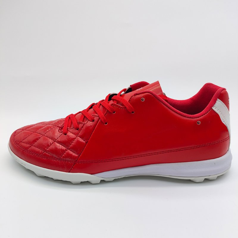 Factory direct supply High quality professional football shoes Soccer Shoes For Men Comfortable and breathable
