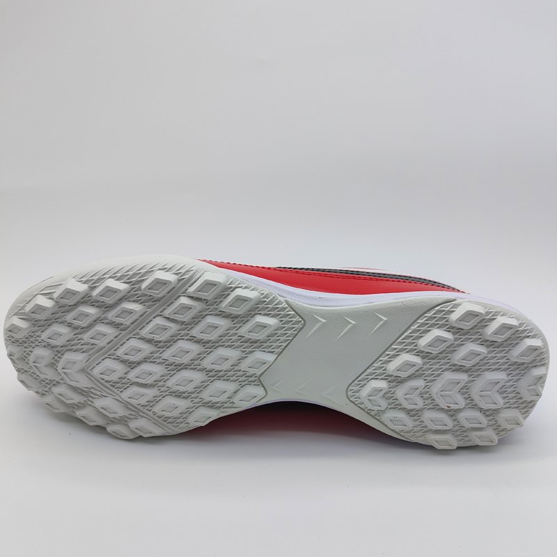 Factory direct supply High quality professional football shoes Soccer Shoes For Men Comfortable and breathable