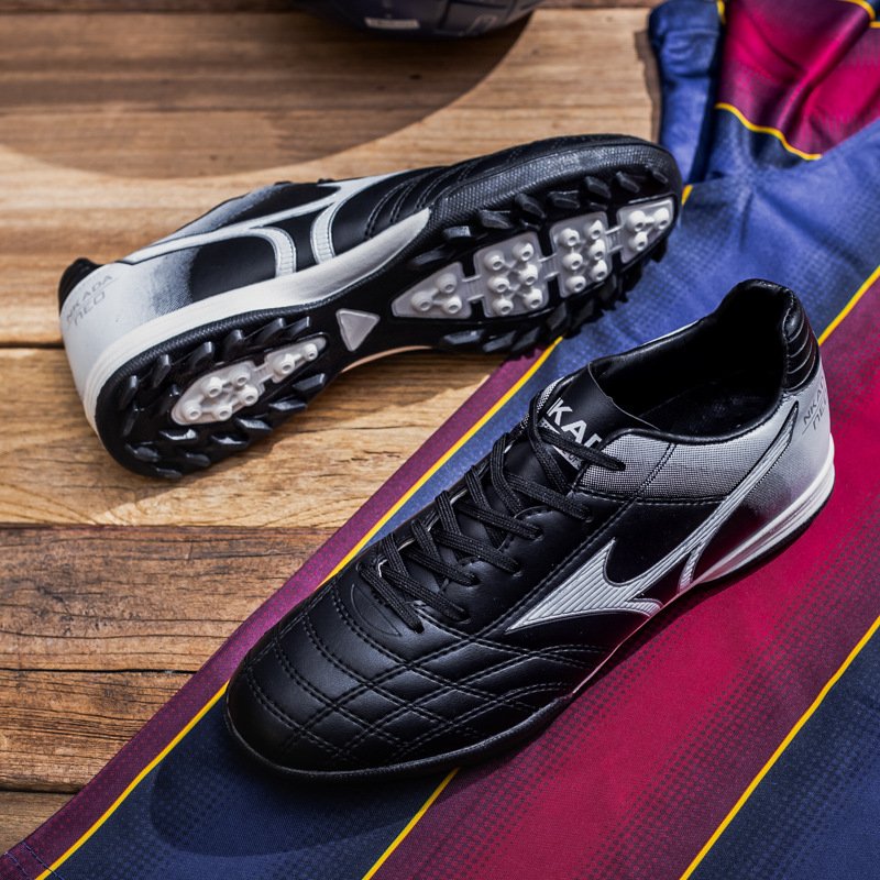 India promotion sneaker new arrival retail soft comfortable customized soccer shoes