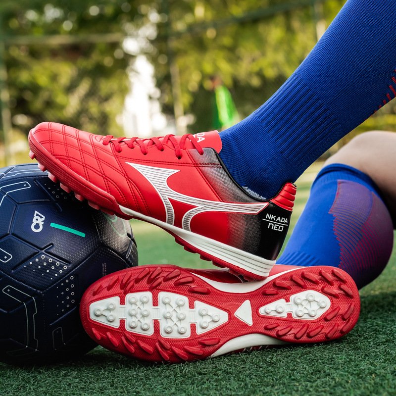India promotion sneaker new arrival retail soft comfortable customized soccer shoes