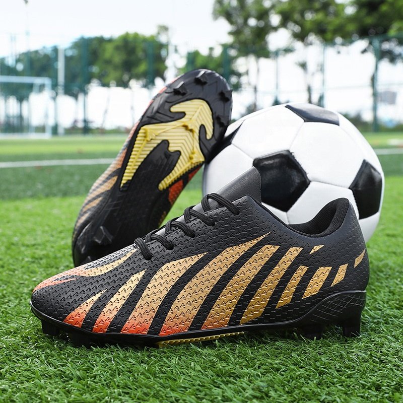 Wholesale Super Low Price Original Lace-up with Spikes Training Sports Soft Lightweight Sports Men's and Women's Football Shoes