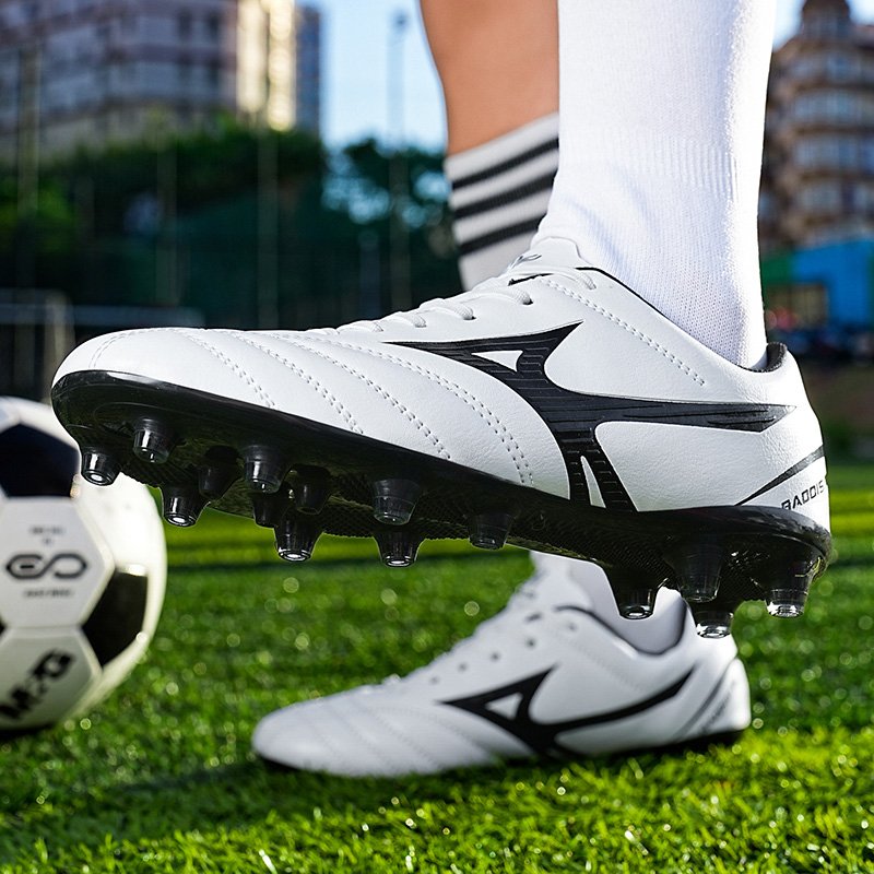 2024 New Style Men's Soccer Sports Shoes Hot Sale Customized Football Sneakers High Quality Breathable Indoor Season Rubber EVA