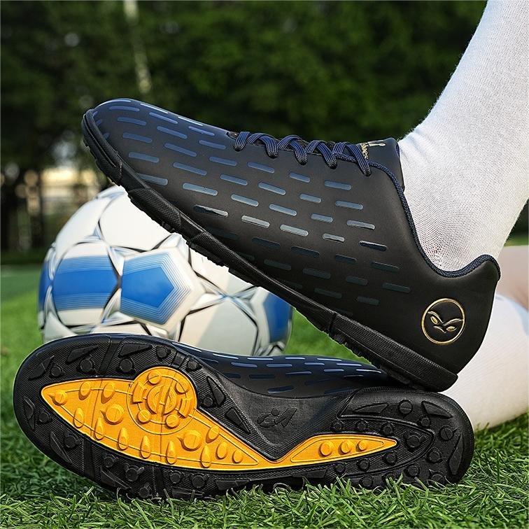 New Style FG Soccer Shoes Long Spikes low-top Turf Sports Shoes Adult Kickball Competition training Soccer Shoes