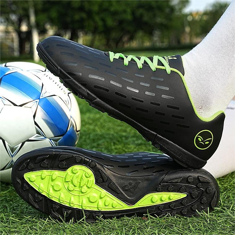 New Style FG Soccer Shoes Long Spikes low-top Turf Sports Shoes Adult Kickball Competition training Soccer Shoes
