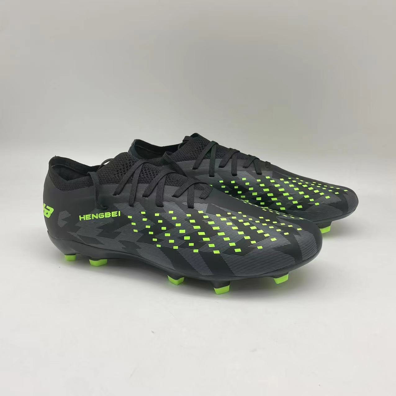 HENGBEI Custom Oem Outdoor Professional Ankle Low Top Training Futsal Soccer Shoes For Men