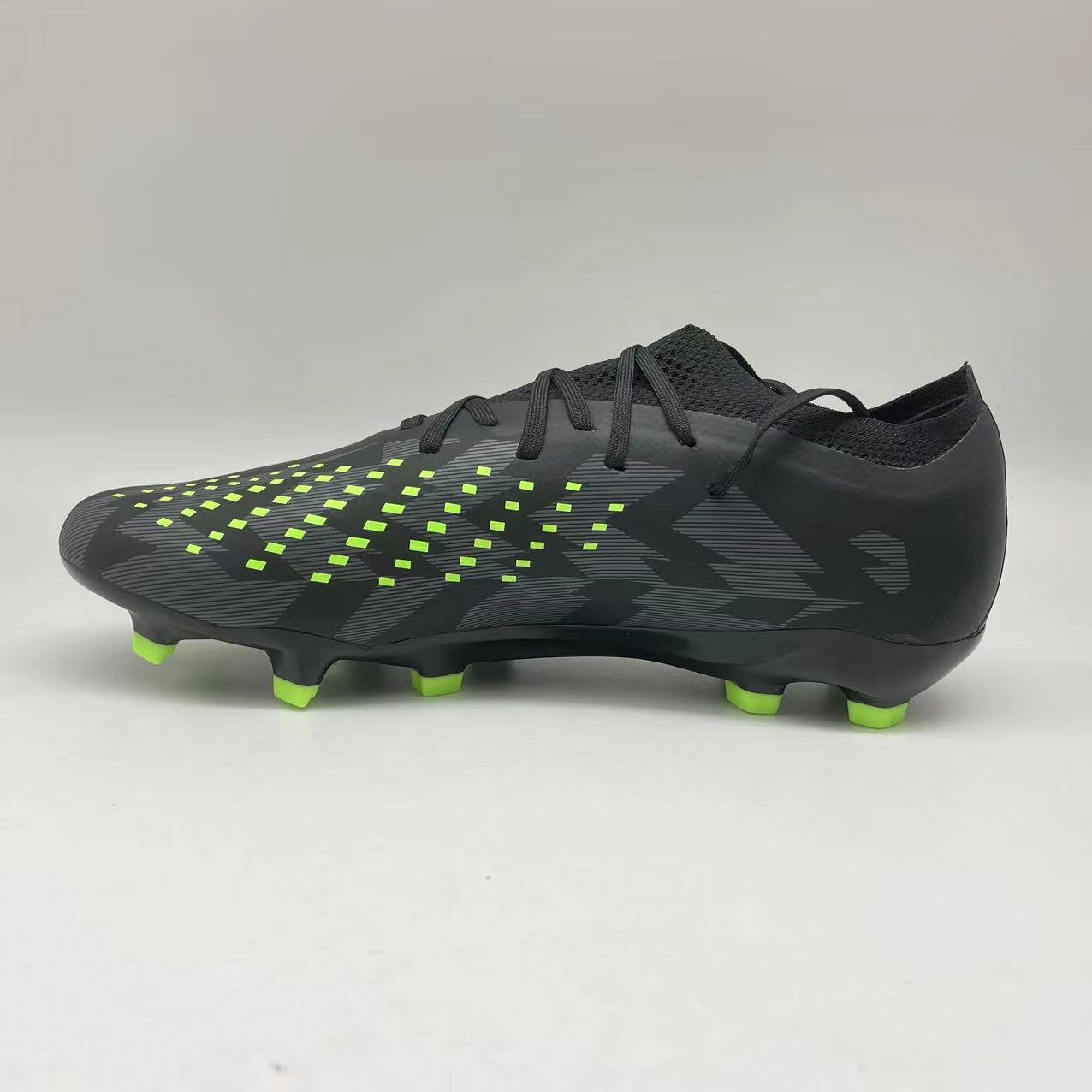 HENGBEI Custom Oem Outdoor Professional Ankle Low Top Training Futsal Soccer Shoes For Men