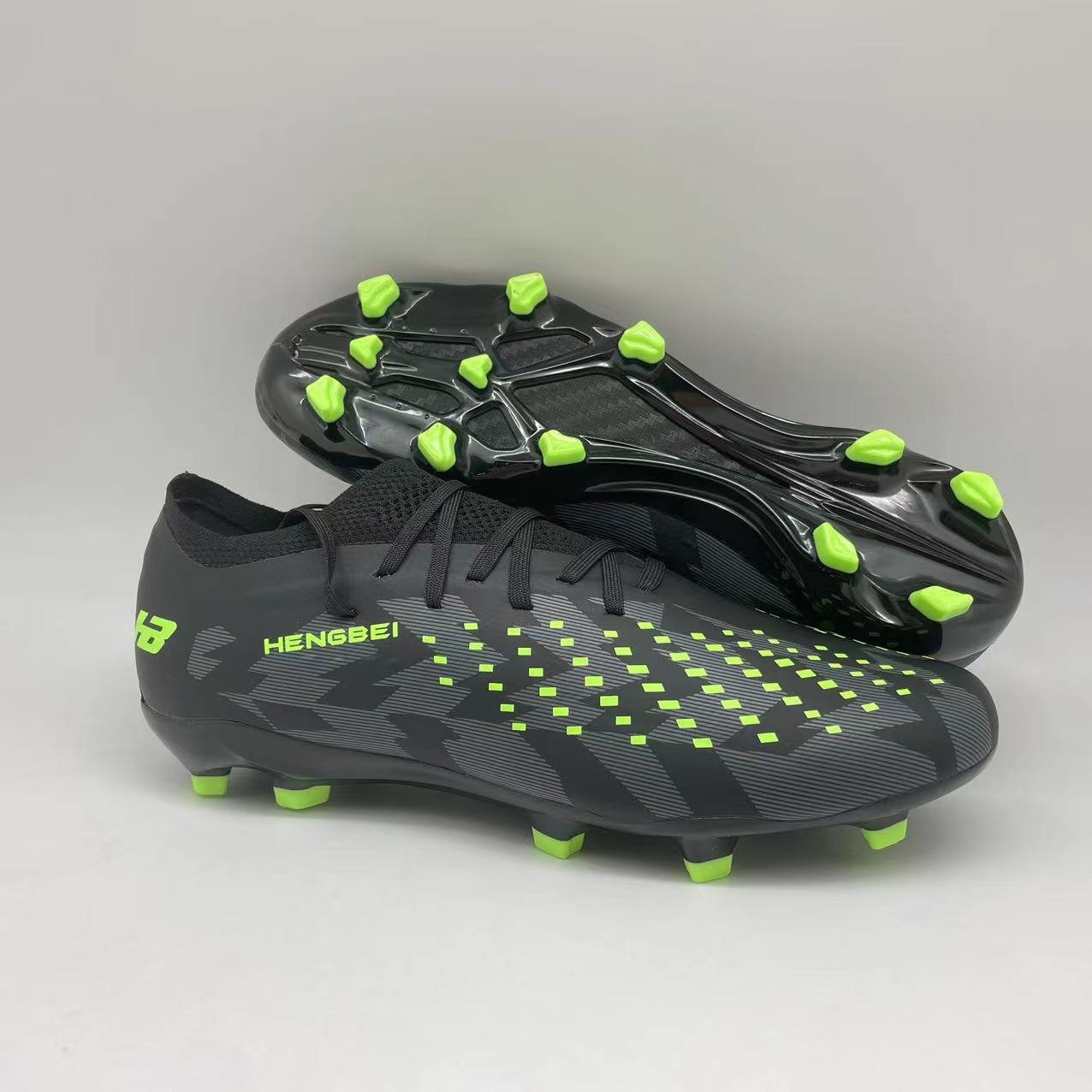 HENGBEI Custom Oem Outdoor Professional Ankle Low Top Training Futsal Soccer Shoes For Men