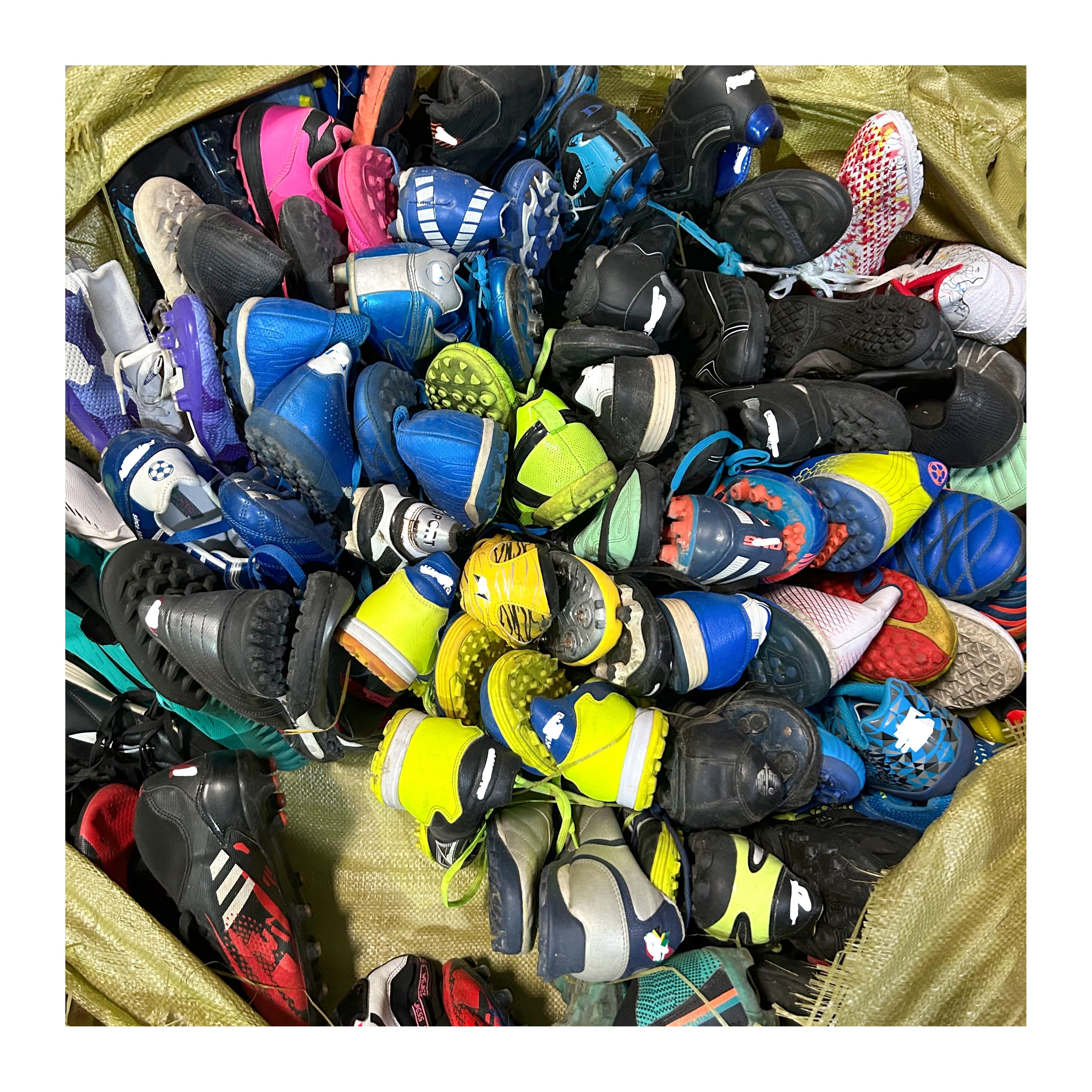 S24 S25 Wholesale used brand soccer football shoe boots high quality second hand sports shoes