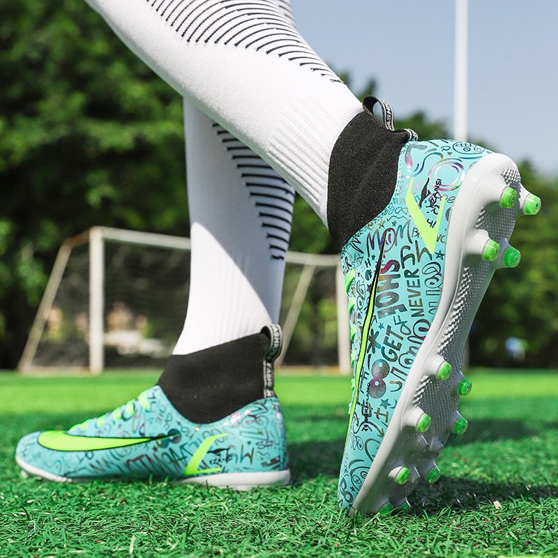 Football Boots Men High Top Soccer Shoes Man Outdoor Non Slip Soccer Cleats Kids Futsal Shoes