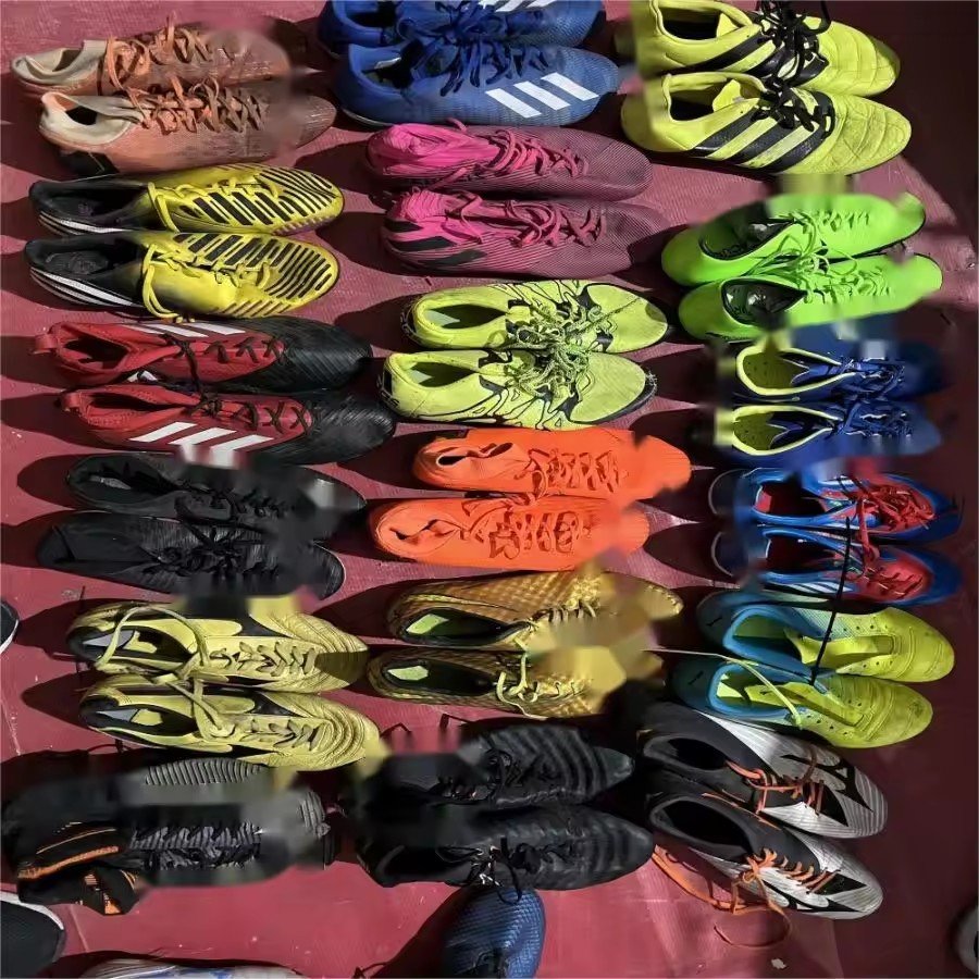 wholesale international branded second hand futsal shoes sports used football soccer shoes original in bales for men
