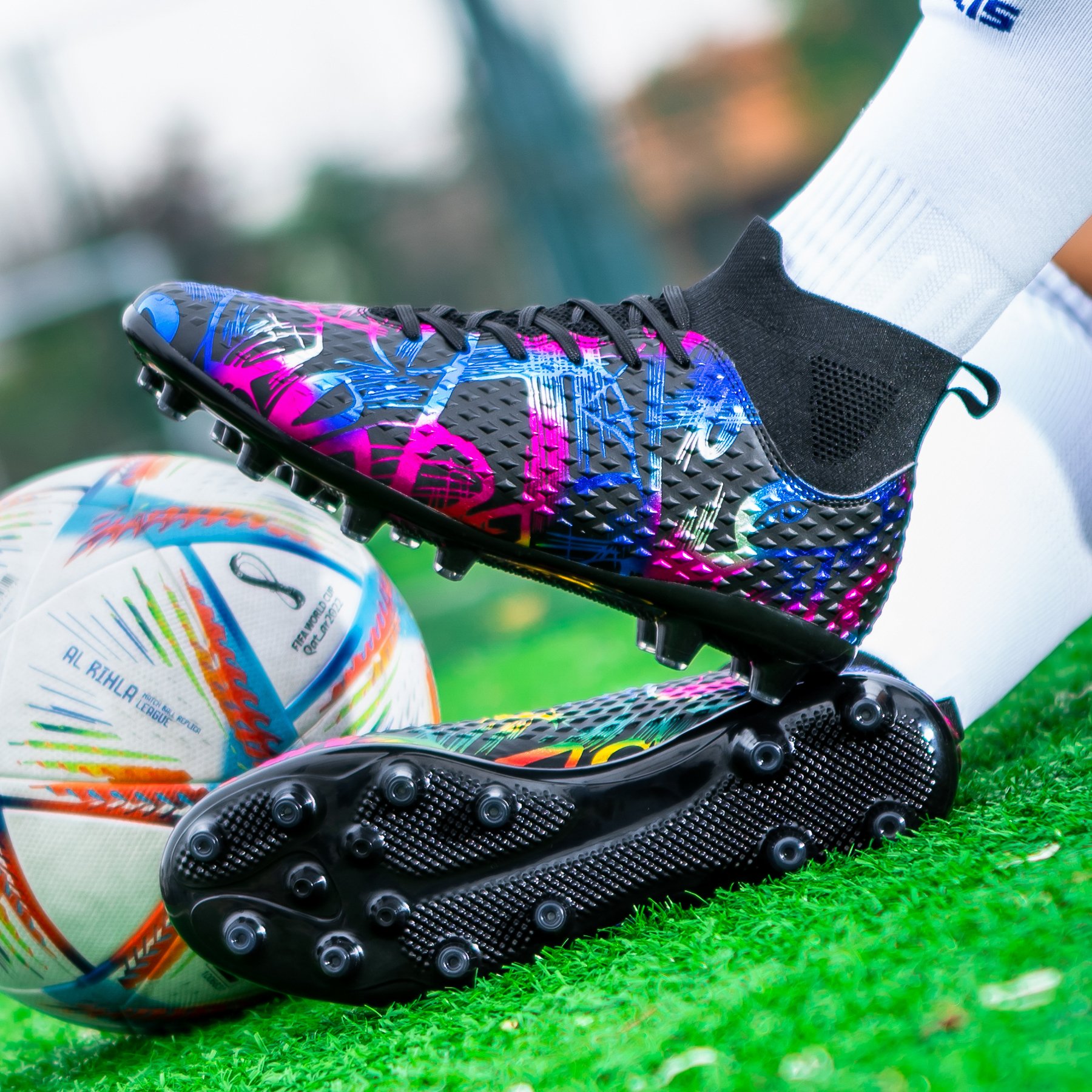 Brand Designed Breathable Anti-Slip Soccer Shoes for Men Boys Spring Season Cleats for Summer and Winter Sports