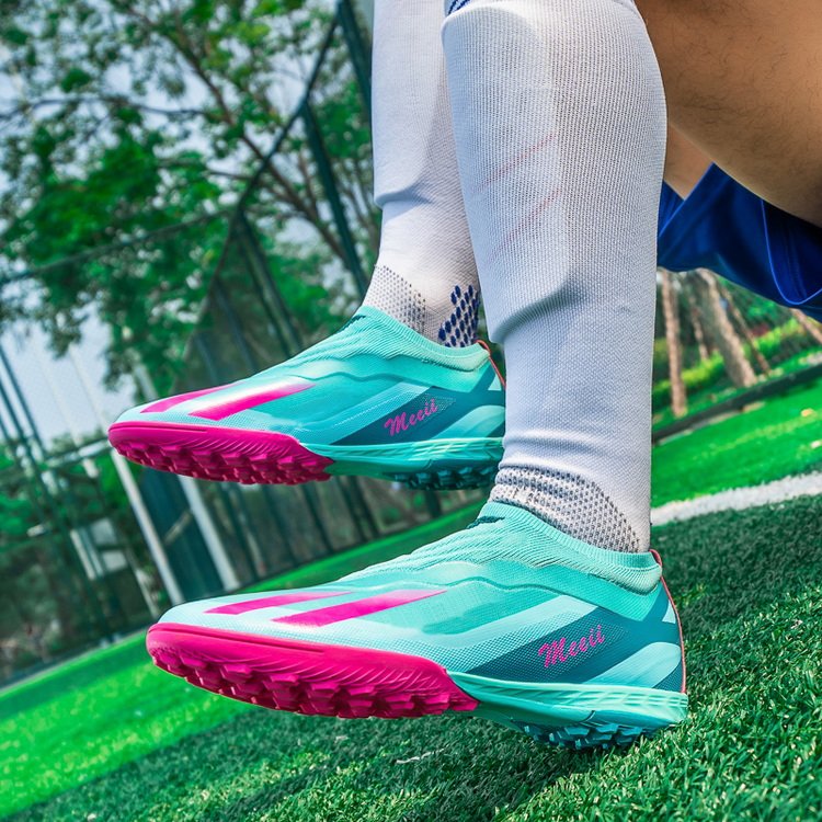 MT New Arrival Wholesale High Quality Kids Studs Shoes For Football Futsal 35-45# Brand Famous Sports Soccer Shoe Boys Low Price