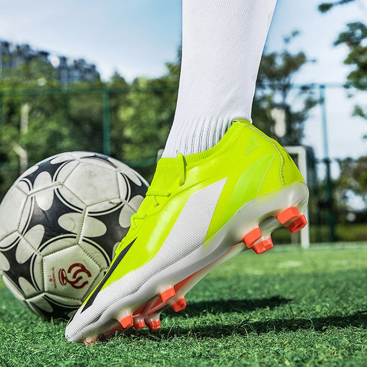 Factory Direct Supplied Inside And Outside Hot Sale Newest Soccer Cleats Football Boots Shoes Men's Football sneaker