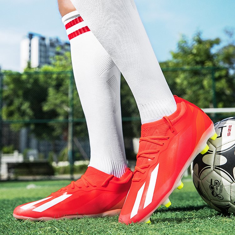 Factory Direct Supplied Inside And Outside Hot Sale Newest Soccer Cleats Football Boots Shoes Men's Football sneaker