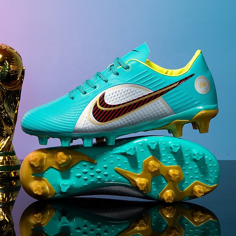 Soccer shoes Wear resistant football shoes, odor proof and slip resistant, made by manufacturers at low prices in stock