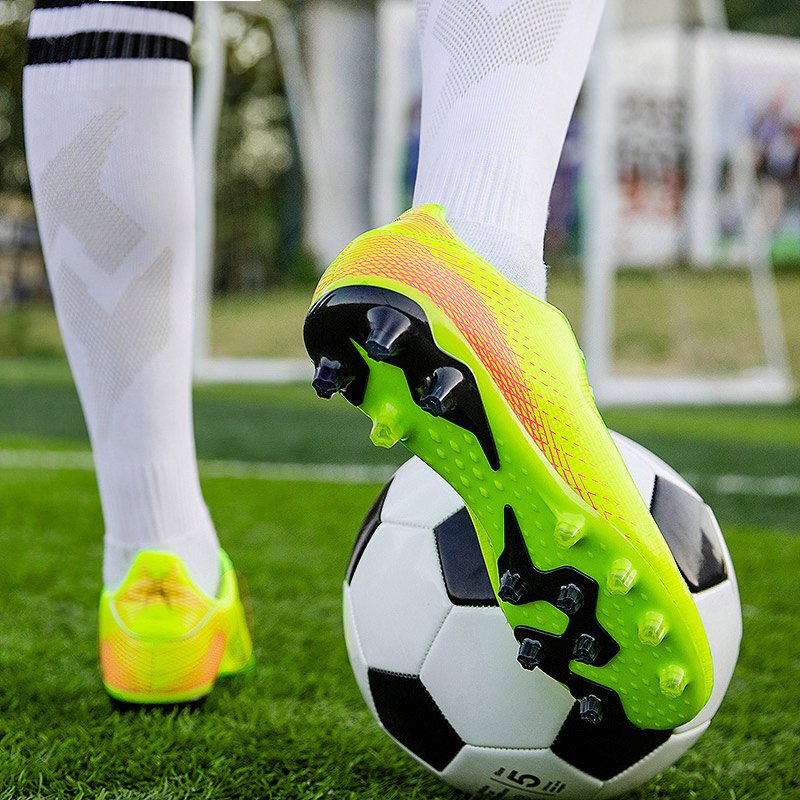 Wholesale Quality Professional Adult Children's Soccer Sneakers Students Rubber cleat Artificial Lawn Training Football Shoes