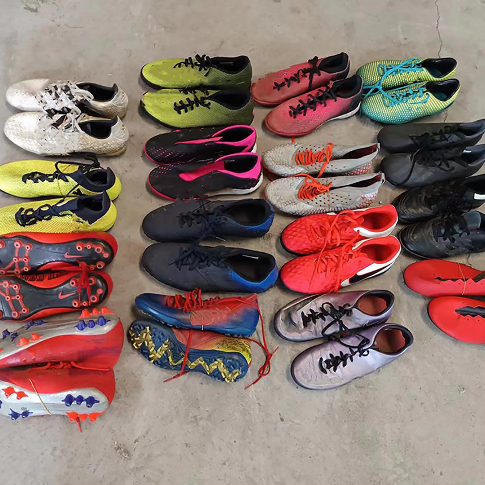 Wholesale Design Bales Mix Spike Original Second Hand Used Professional Football Soccer Shoes Boots Men Bulk Branded in Bales