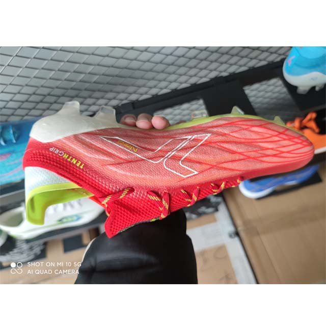 2024 Factory Wholesale Football Shoes Men Outdoor Soccer Shoes High top anti slip sole fg custom Soccer Boot